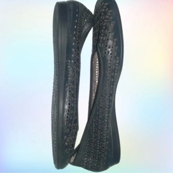 ECCO Black Touch Laser Cut Ballerina Leather flats Size 39
US Size 8 - Picture 5 of 6